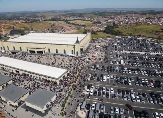 Centro Comercial do novo Santuário movimenta fiéis A cidade recebeu cerca de 100 mil visitantes para a inauguração do Santuário dedicado à Santa Rita de Cássia. Foto: Divulgação