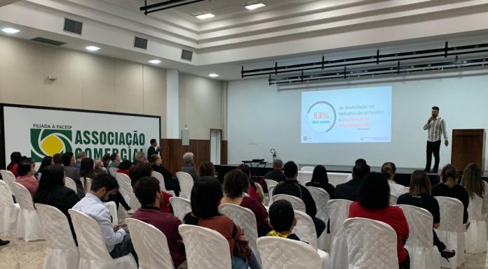 ACISBEC comemora Dia das Mães com evento presencial Programação gratuita uniu palestra com momentos de descontração entre brindes e sorteios. Foto: Divulgação