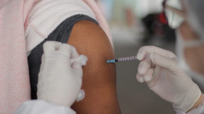 Vacinação contra a Covid-19 segue disponível para todos os públicos a partir dos cinco anos de idade. Foto: Divulgação/PMRP