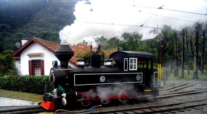 Maria-Fumaça voltará a operar em Campos do Jordão Imagem de 2015, no último ano de operação da locomotiva. (Foto: STM/SP)