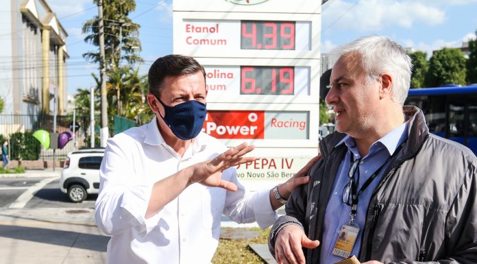 Procon irá autuar postos de combustíveis que não reduzirem preço da gasolina Determinação do prefeito Orlando Morando visa garantir direitos do consumidor. Foto: Gabriel Inamine/PMSBC