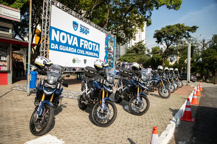 Policiais receberam, 17 novos veículos. Foto: Letícia Teixeira / PMSCS