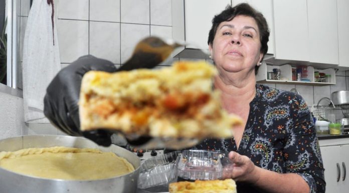 Incubadora de Economia Solidária traz esperança a empreendedora Edite Marques, de 58 anos, já passou por duas experiências malsucedidas, mas vê no programa que apoia pequenos empreendedores a oportunidade de realizar seu sonho. Foto: Divulgação