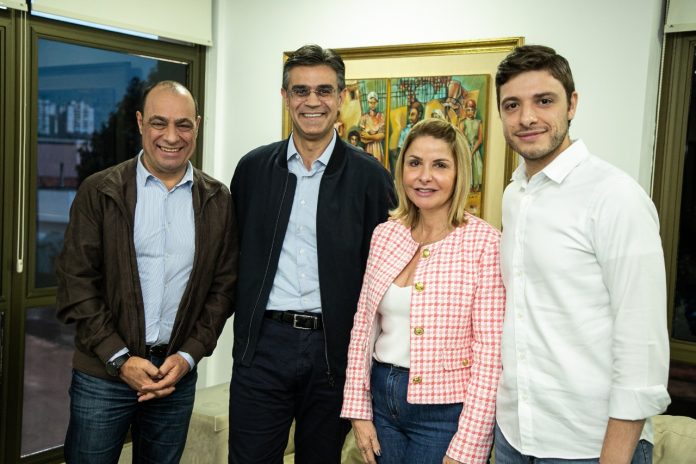 José Auricchio Jr, Rodrigo Garcia, Denise Auricchio e filho Deputado Thiago Auricchio. Foto: Letícia Teixeira / PMSCS
