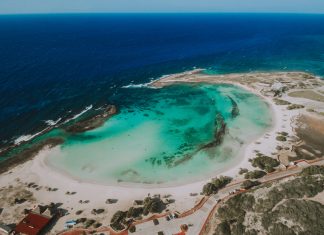 Aruba suspende todos os protocolos de entrada Baby beach vista de cima. Foto: Divulgação