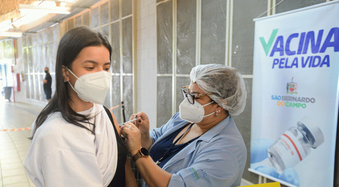 Pessoas com 25 anos ou mais já podem tomar 4ª dose contra Covid