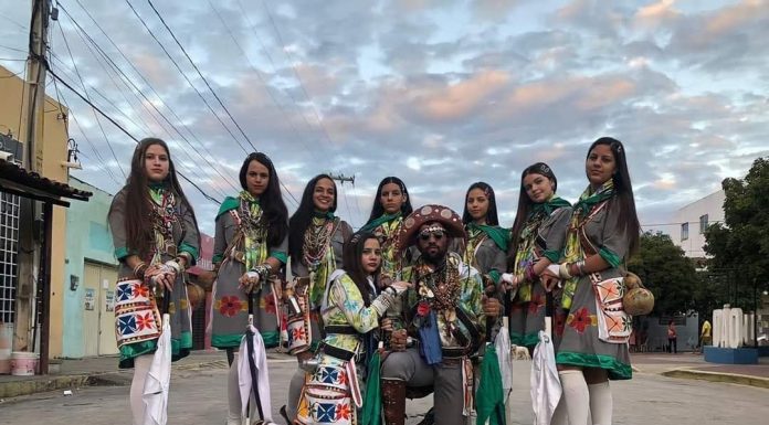 Grupo de xaxado Bandoleiros de Solidão faz apresentação ao ar livre nesta sexta feira