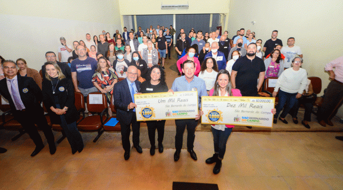 Morando entrega 91 prêmios do Programa Nota 1.000