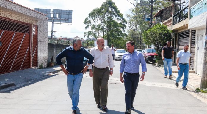 Prefeito Morando vistoria avanço nas obras de infraestrutura do Jardim das Oliveiras