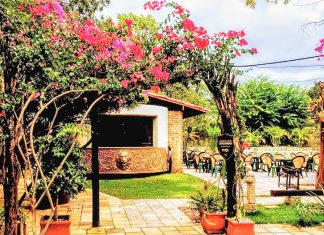 Turistas podem se hospedar na cidade-teatro de Nova Jerusalém o ano todo