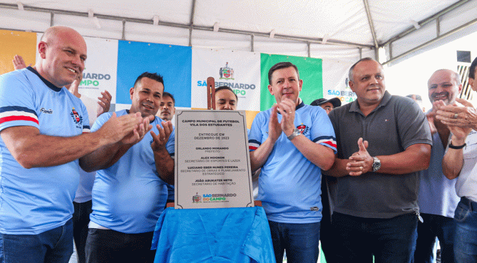 Orlando Morando entrega campo de futebol após revitalização completa