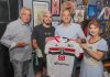 Guto Volpi recebe visita de Gustavo dos Santos, atleta de Ribeirão Pires campeão nacional de futsal