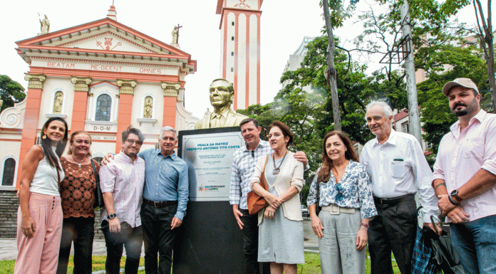 São Bernardo eterniza Tito Costa com busto inaugurado na Praça da Matriz