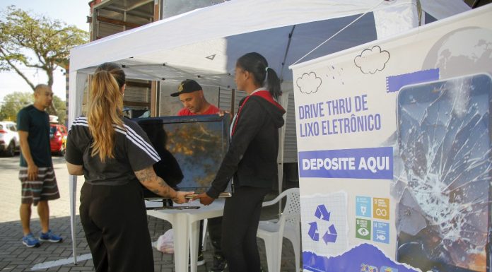 Drive Thru do Lixo Eletrônico recolhe 800 quilos de resíduos no Paço Municipal