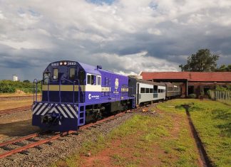 Trem Republicano oferece almoço grátis em pacotes promocionais no ferido