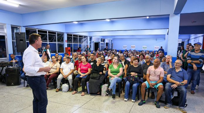 Orlando Morando entrega escrituras do loteamento Jardim Uiriçaba, em São Bernardo