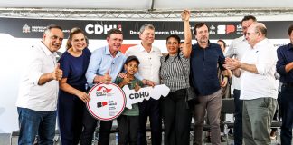 Governo do Estado e Prefeitura de São Bernardo entregam moradias a 420 famílias