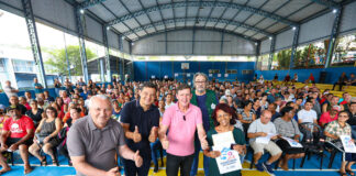 Orlando Morando entrega mais 469 escrituras a munícipes de São Bernardo