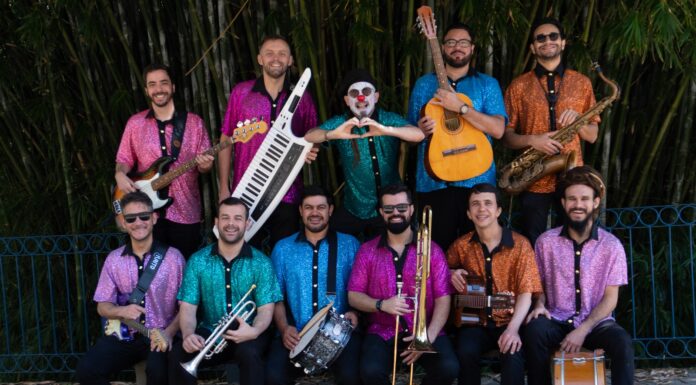 Banda Estrambelhados dá primeiro grito de Carnaval deste ano no Cine Theatro Carlos Gomes