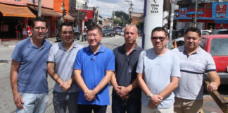 Prefeito Taka Yamauchi faz visitas em clube, praça e bairro de Diadema