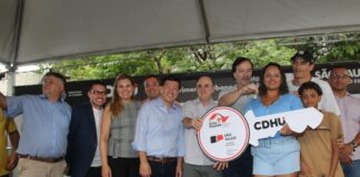 Estado entrega apartamentos em Diadema com a participação da deputada Carla Morando e do prefeito Taka Yamauchi