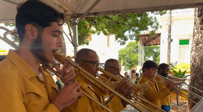 Teatro Municipal recebe banda marcial da cidade de Perdões