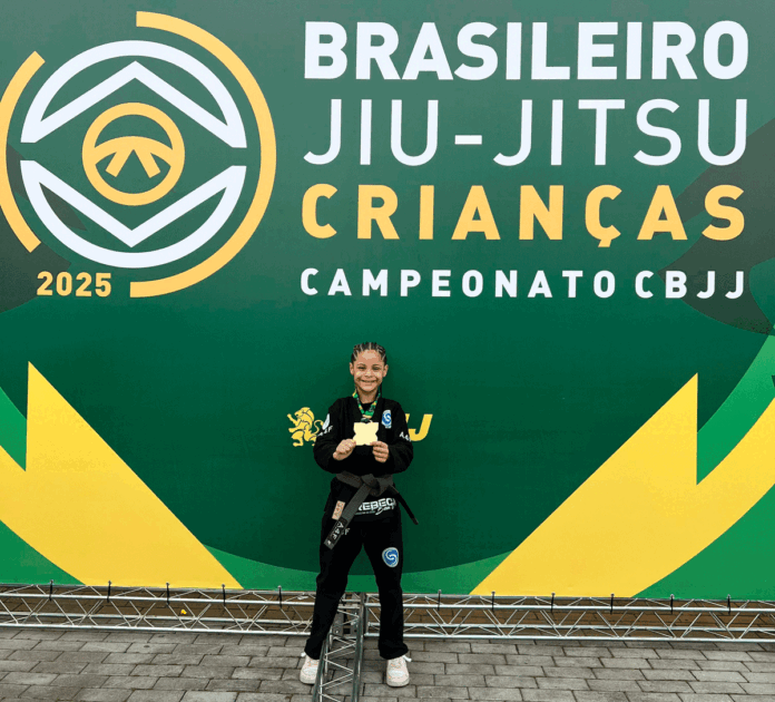 Rebeca Bem-Te-Vi conquista campeonato brasileiro de jiu-jitsu