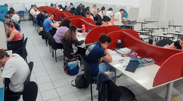 Singular Anglo tem curso para alunos de escola pública