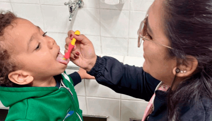 EMI Marily Bonaparte Odontologia nas Escolas