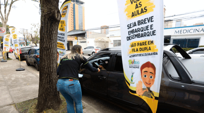 Operação Volta às Aulas orienta motoristas e pedestres nas escolas de Santo André