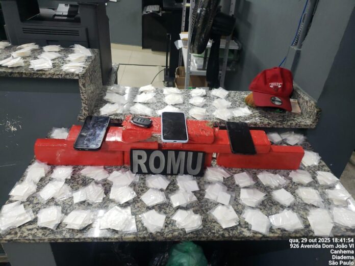 GCM faz apreensão de grande quantidade de drogas e carro roubado.