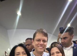 Jessica Roberta participa de lançamento de programa social com Tarcísio e primeira-dama do Estado