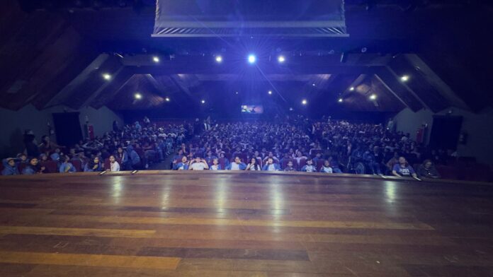 Alunos da rede municipal de São Bernardo assistem à curta-metragem URU