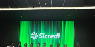 Sicredi entrega certificados do Curso de Alfabetização de Língua Portuguesa para Estrangeiros