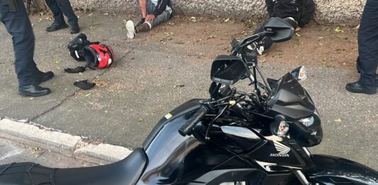 GCM de São Caetano do Sul prende dupla por roubo de motocicleta no Bairro São José