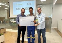 Sicredi entrega prêmio de seguro de vida a associado de Ubiratã