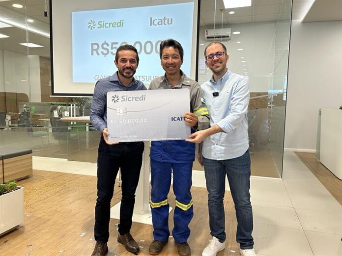 Gianpaulo Matsuura, de Ubiratã, recebeu prêmio do seguro de vida