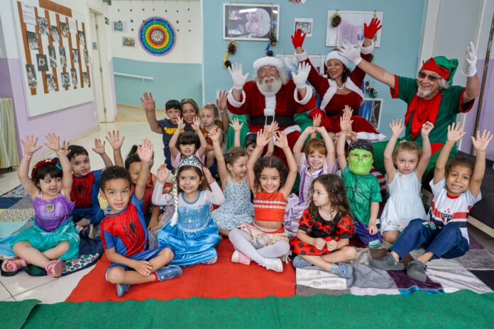 Magia do Natal encanta crianças da Educação Infantil em São Caetano (1)
