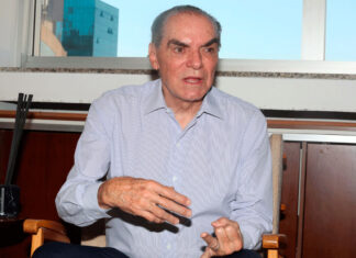 Michael Klein cobra aluguéis atrasados da Casas Bahia