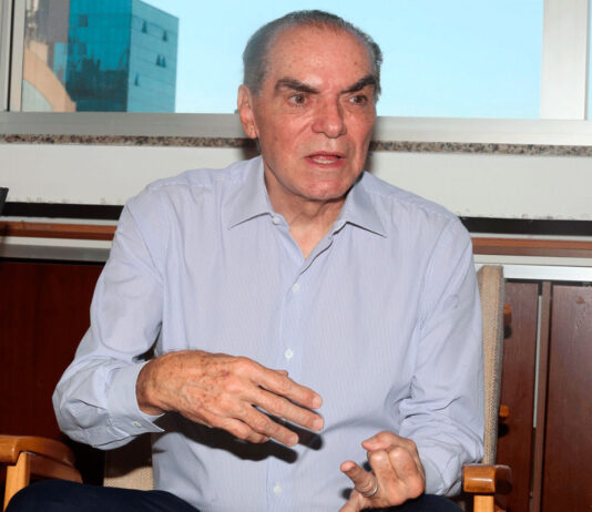 Michael Klein cobra aluguéis atrasados da Casas Bahia