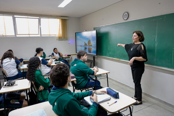 Prefeitura de São Caetano envia à Câmara projeto de lei que garante abono aos profissionais da Educação em 2026 (1)