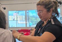 Prefeitura de Ribeirão Pires vacina estudantes do SESI