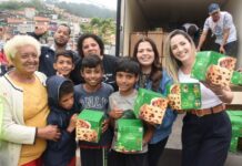 Primeira-dama Jessica Roberta distribui panetones e leva acolhimento a comunidades de Santo André