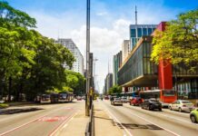 Guia prático do Réveillon na Paulista 2026, confira todos os detalhes do show da virada