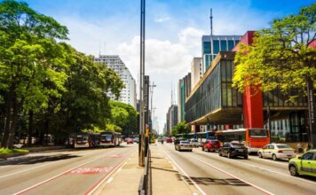 Guia prático do Réveillon na Paulista 2026, confira todos os detalhes do show da virada