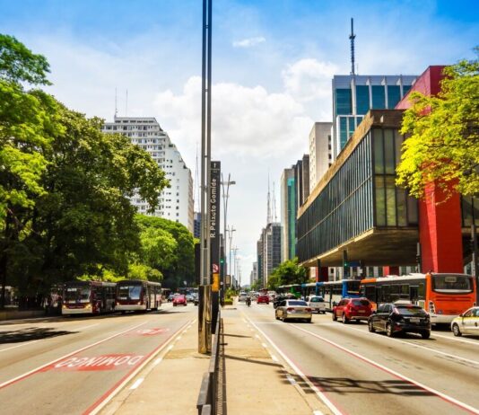 Guia prático do Réveillon na Paulista 2026, confira todos os detalhes do show da virada