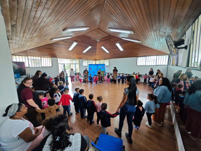 ’Ler e Brincar’ promove mergulho na fantasia e na imaginação entre crianças de Diadema