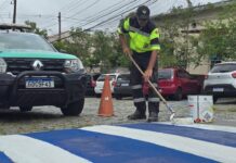 Prefeitura de Ribeirão Pires revitaliza faixas de pedestres na Rua Virgílio Gola