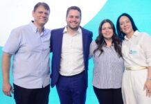 Jéssica Roberta e Gilvan Ferreira participam de formatura com Tarcísio e a primeira-dama Cristiane Freitas