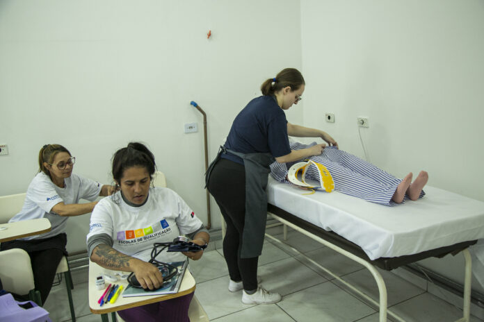 Curso Cuidador de Idosos - Escola de Ouro - Letícia Teixeira PSA 1